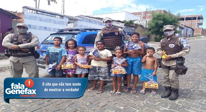 POR AMOR Ronda Maria da Penha entrega doces para crianças carentes em