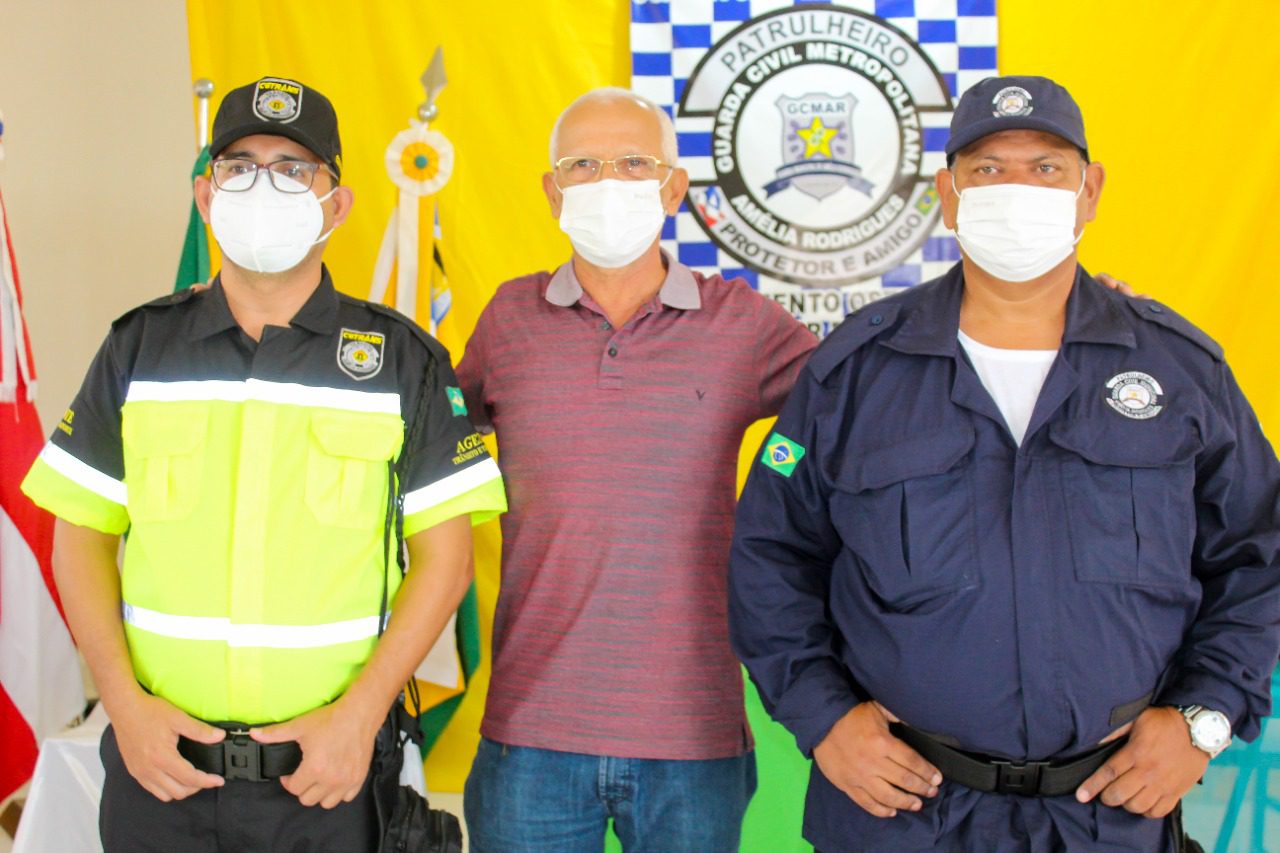 Prefeito João Bahia entrega novos uniformes à Guarda Municipal e