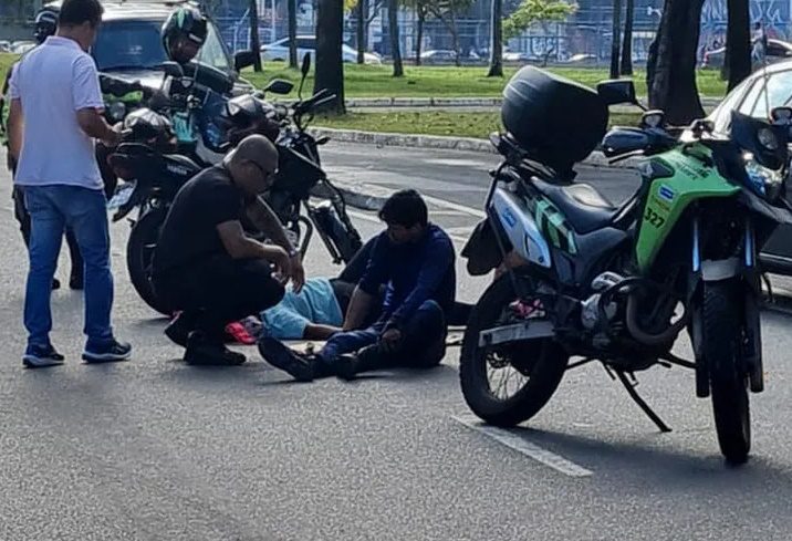 Acidente Entre Carro E Moto Deixa Duas Pessoas Feridas Fala Genefax