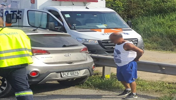 Motorista Perde O Controle Da Dire O E Bate Carro Em Guard Rail Em