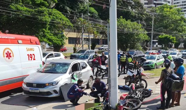 CENAS FORTES Motociclista morre após colidir na lateral de carro veja vídeo Fala Genefax