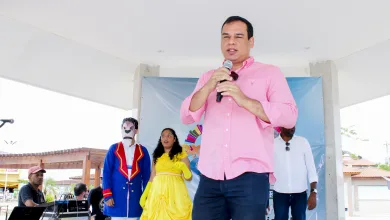 Prefeito durante o lançamento da Sexta Literária