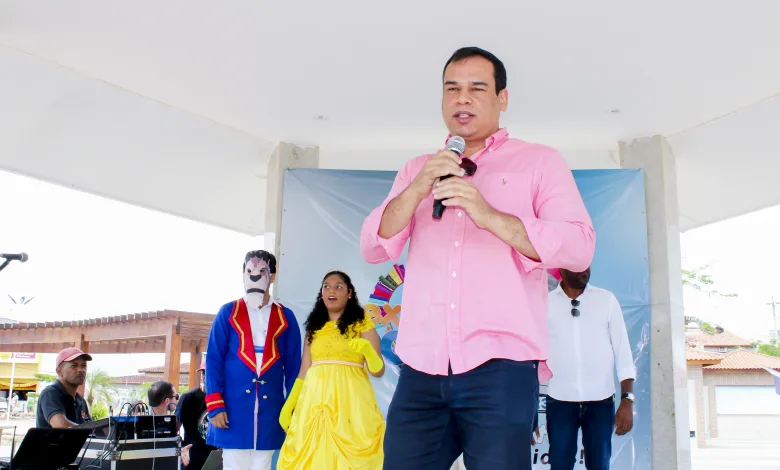 Prefeito durante o lançamento da Sexta Literária