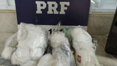 Cerca de 3kg cocaína é apreendida pela PRF em ônibus na BR-116