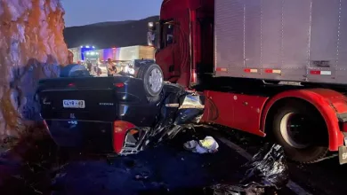 Carro fica destruído após colidir com carreta na BR-116, no sudoeste da Bahia — Foto: Reprodução/PRF