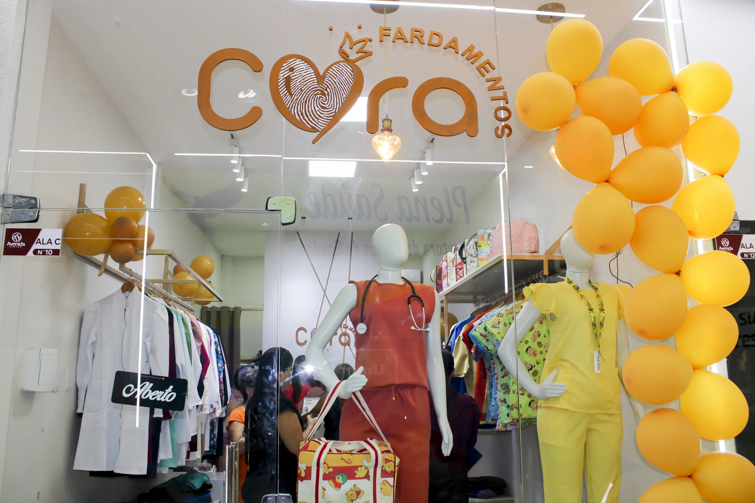 A Cora Fardamentos dispõe de uma linha completa de fardamentos masculinos e femininos - Foto: Fala Genefax