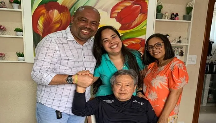 Nenengo foi convidado por Akira e sua família para um café da manhã - Foto: Acervo pessoal