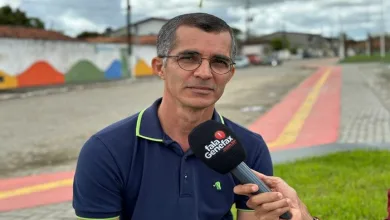 Secretário de Saúde, Teonis Lins, esclarece questões sobre queda de parte da sacada do mercado. Foto: FALA GENEFAX