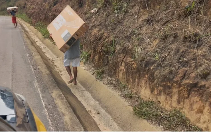 Dois homens são presos após roubarem televisores de caminhão tombado na BR-101