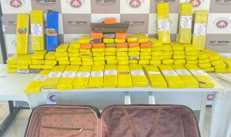 Mala e mochilas são abandonadas com 140 kg de maconha