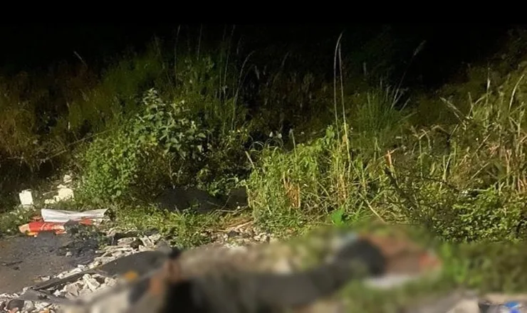 Corpo de homem é encontrado em terreno baldio com mãos e pés amarrados