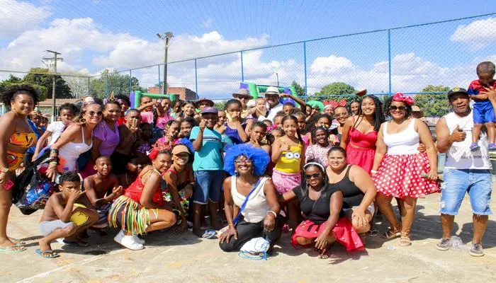 Secretário de Planejamento de Santo Amaro, Xuxu, celebra 20 anos de festa das crianças em Tanque de Senzala. Foto: Diego Passos| Fala Genefax