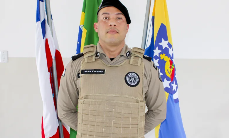 Tenente Evandro Santos, novo comandante do 5º Pelotão da PM de Conceição do Jacuípe - Foto: Diego Passos | Fala Genefax