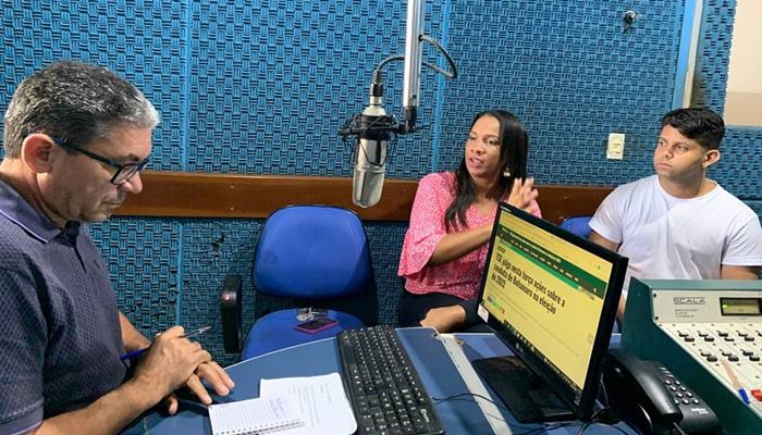 Em entrevista, Chefe de Gabinete coordenador do Mercado falam sobre manutenção e requalificação da feira livre de Santo Amaro. Foto: Reprodução/Ascom Santo Amaro