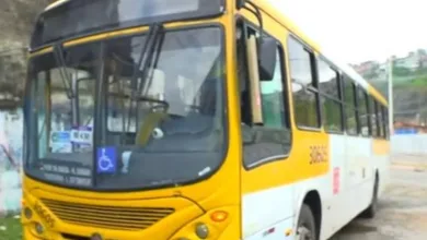 Após assalto a passageiros, ladrões roubam barra de alumínio de ônibus na porta da delegacia