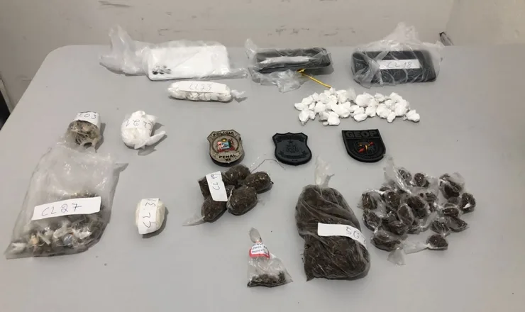 Polícia cumpre mandados de busca e apreensão no presídio de Feira de Santana