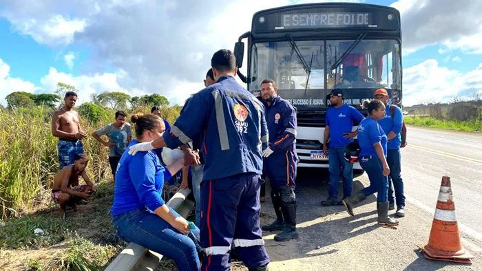 Vítimas foram levadas para o hospital com escoriações e em estado de choque - Foto: Reprodução/Radar News