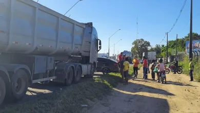 Acidente envolvendo carreta e carro de passeio é registrado na BR-324 - Foto: Augusto Teixeira