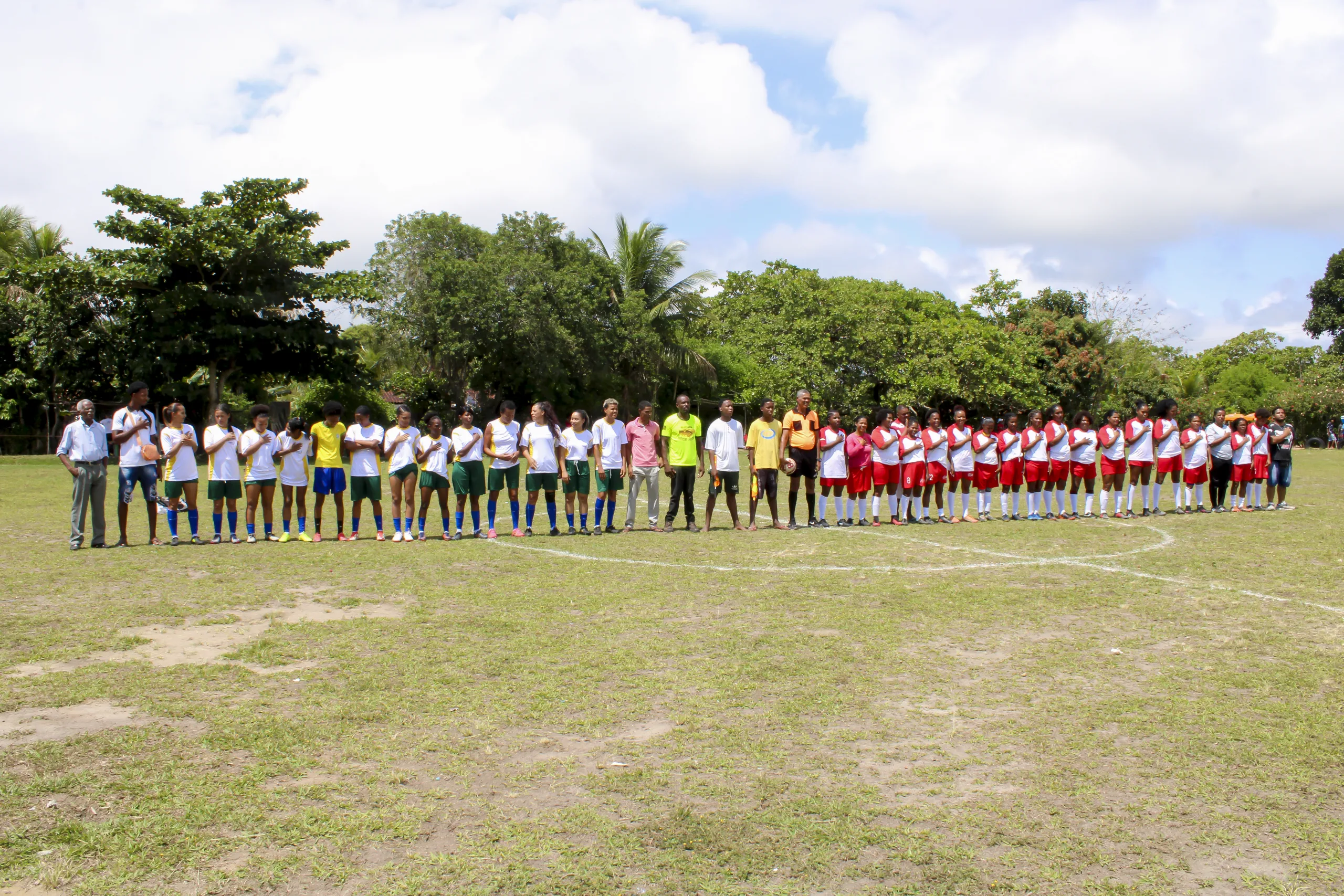 O campeonato brilhou com a disputa feminina entre Belas do Gramado e Nova Conquista - Foto: Fala Genefax