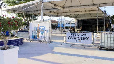 Estrutura para a Festa da Padroeira já está montada e celebrações começam nesta terça (28) - Foto: Fala Genefax