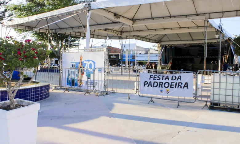 Estrutura para a Festa da Padroeira já está montada e celebrações começam nesta terça (28) - Foto: Fala Genefax