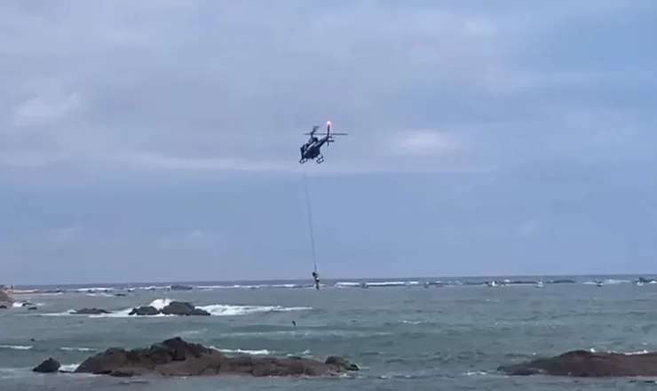 Turista alemão é resgatado por helicóptero em praia