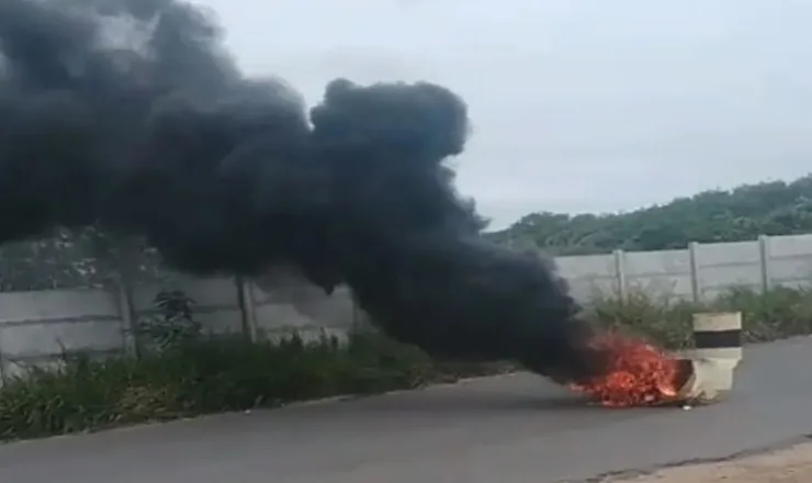 Familiares de presos protestam contra suspensão de visitas durante operação em presídio