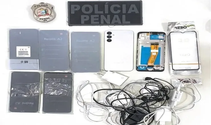 Funcionário do Conjunto Penal de Feira de Santana é detido após ser flagrado entregando celulares para presos
