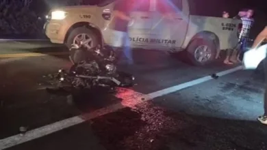 aCasal de jovens morre após motocicleta bater de frente com carro — Foto: Reprodução/Redes Sociais