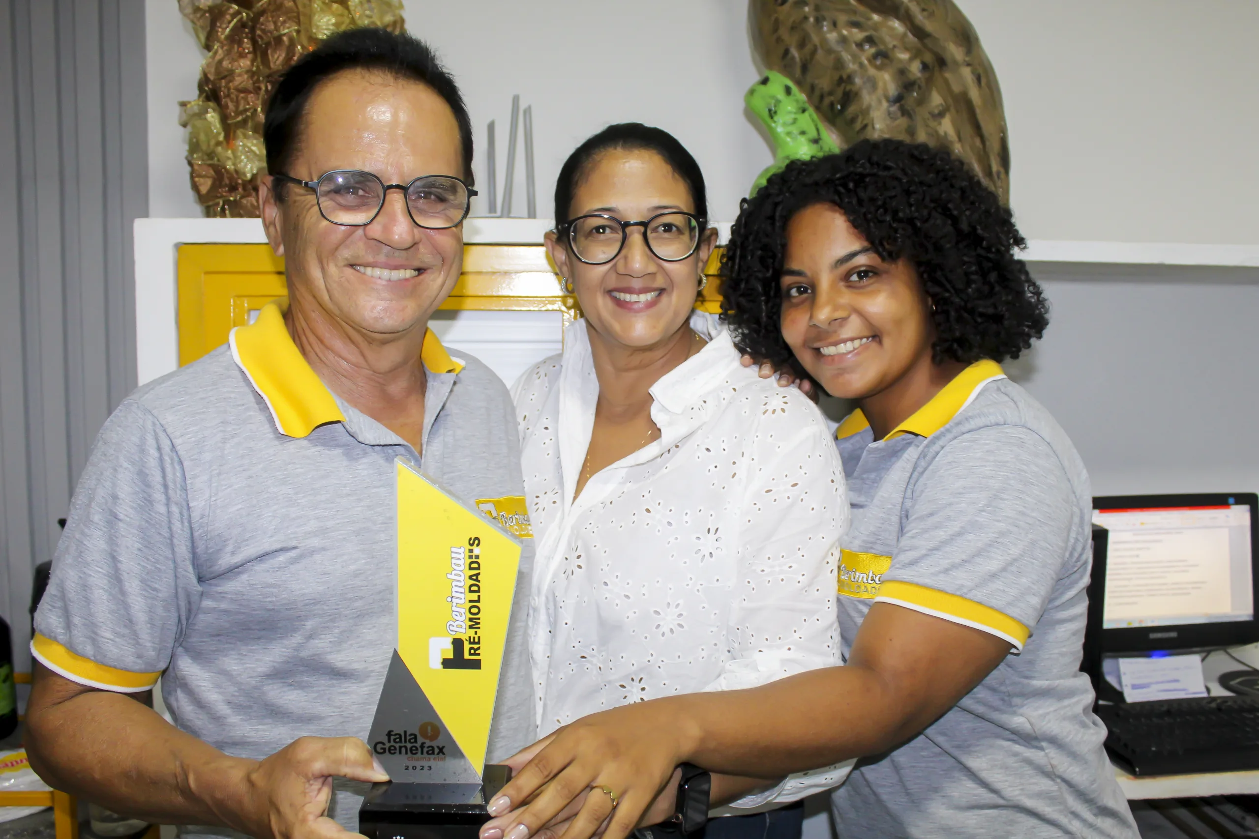  Berimbau Pré-Moldados recebe troféu "Melhor dos Melhores 2023". Foto: Fala Genefax