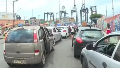 Por causa do Réveillon, motoristas aguardam cerca de quatro horas em fila de embarque no sistema ferry-boat — Foto: Reprodução/TV Bahia