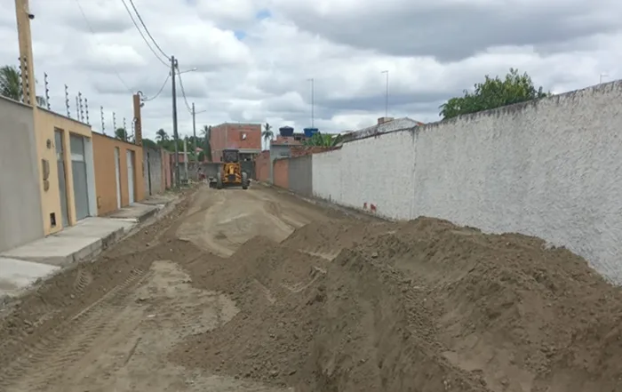 Prefeitura de Conceição do Jacuípe inicia obra de drenagem e pavimentação na Rua Tia Ester Vieira - Foto: Reprodução/DECOM