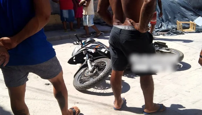 Homem é morto a tiros enquanto trafegava de moto em via pública - Foto: Reprodução/Radar News