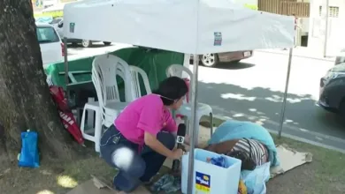 Repórter da TV Bahia acorda vendedora ambulante ao vivo para entrevista e gera indignação - Foto: TV Bahia