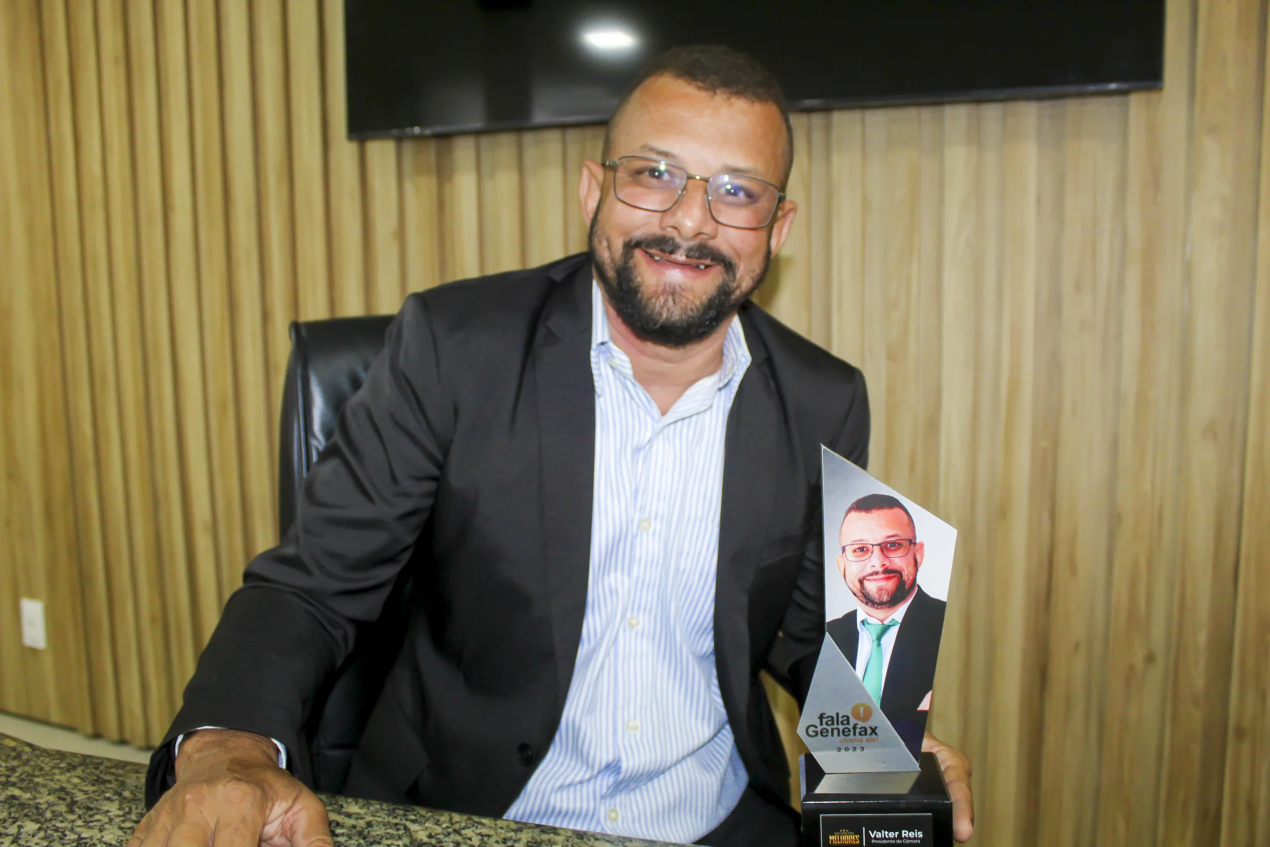 Presidente da Câmara Municipal de Amélia Rodrigues recebe prêmio "Melhor dos Melhores 2023" - Foto: Fala Genefax