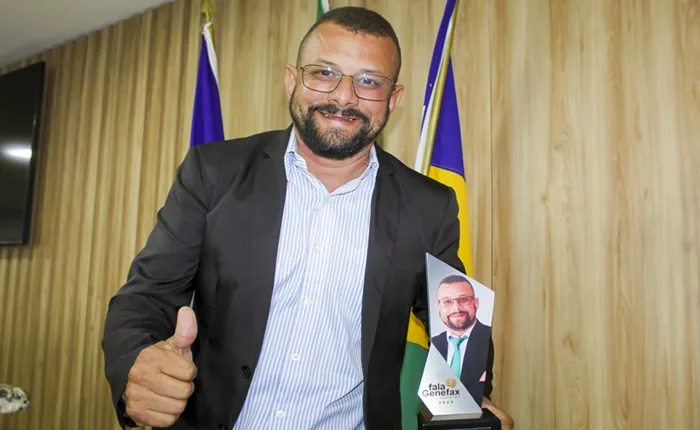 Presidente da Câmara Municipal de Amélia Rodrigues recebe prêmio "Melhor dos Melhores 2023" - Foto: Fala Genefax