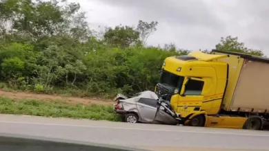 Quatro pessoas morrem após batida entre caminhão e carro no sudoeste da Bahia — Foto: Divulgação/Sudoeste Digital