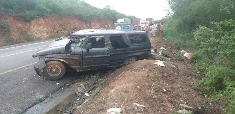 Acidente entre caminhonete e carreta deixa uma pessoa morta - Foto: Reprodução / Blog Marcos Frahm