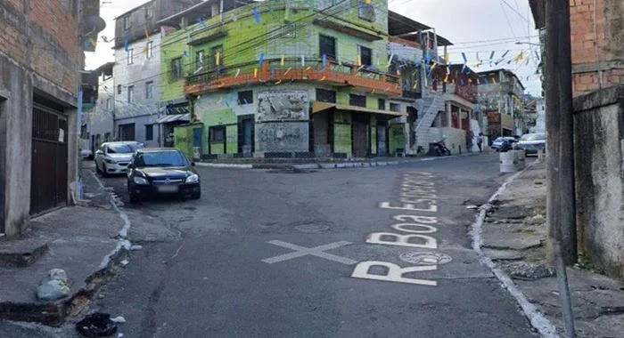 O corpo do homem, ao ser encontrado, estava com diversas marcas de tiros | -Foto: Ilustrativa/Reprodução/Google Street View