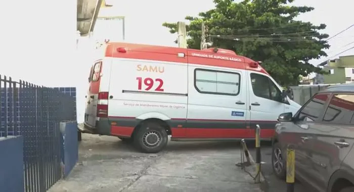 Ambulância do Samu é roubada em Salvador — Foto: Reprodução/TV Bahia