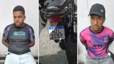 Motocicleta roubada é recuperada e dupla é presa após abordagem policial- Foto: Divulgação/PM-BA