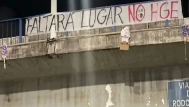 Faixa ameaçadora foi colocada na madrugada por supostos torcedores do Vitória - Foto: Reprodução