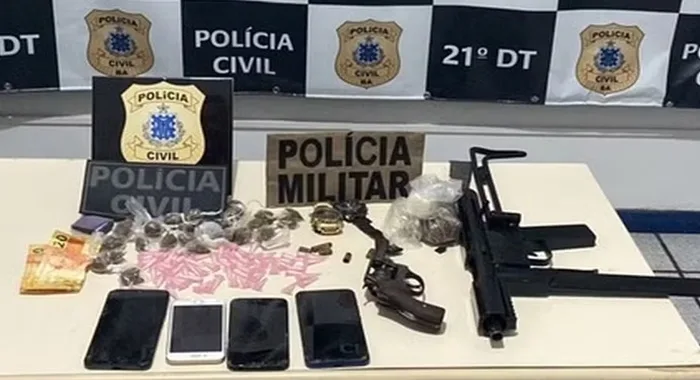 Material apreendido pela polícia com os suspeitos — Foto: Divulgação