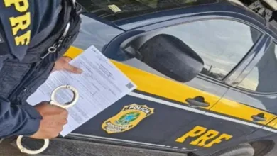 Procurado da justiça por tráfico de drogas e posse irregular de arma de fogo é preso na BR-324- Foto: Reprodução/ Nucom PRF