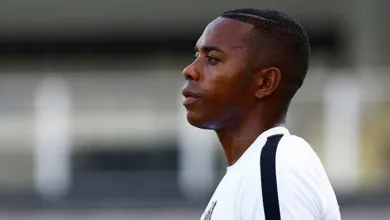 Robinho foi condenado na Itália a nove anos de prisão - Foto: Ricardo Saibun/Santos FC