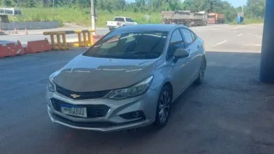 Homem aceita carro roubado como forma de pagamento e acaba preso pela PRF- Foto: Reprodução/ Nucom PRF