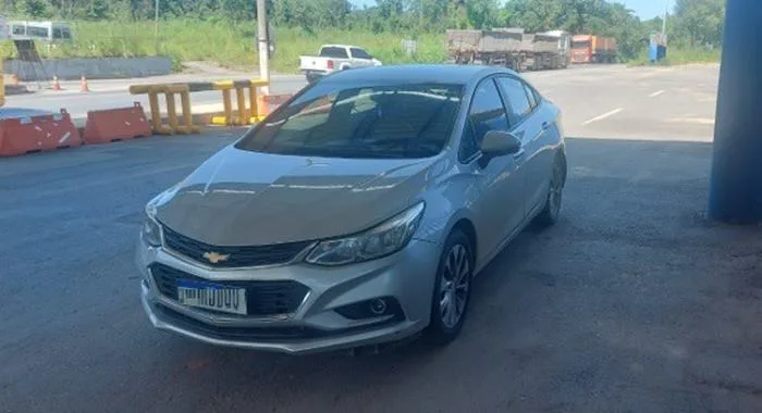 Homem aceita carro roubado como forma de pagamento e acaba preso pela PRF- Foto: Reprodução/ Nucom PRF