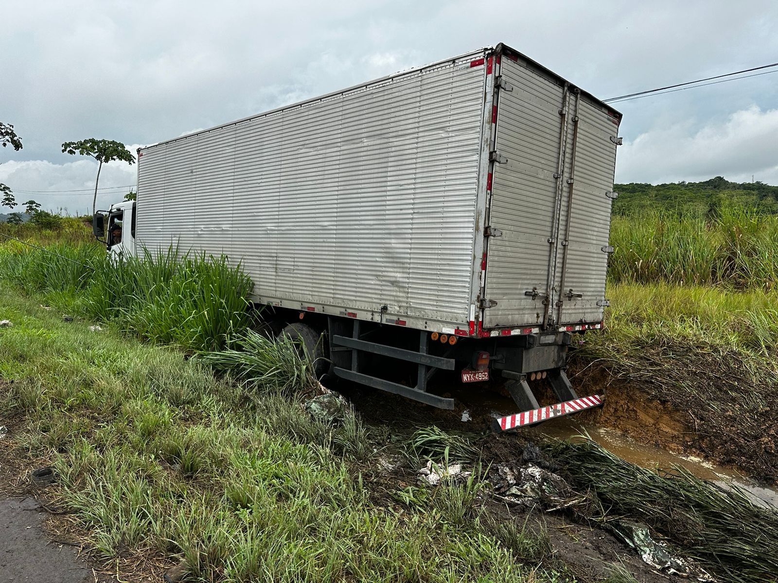 Fortes chuvas causam acidentes na BR-324- Foto: Fala Genefax