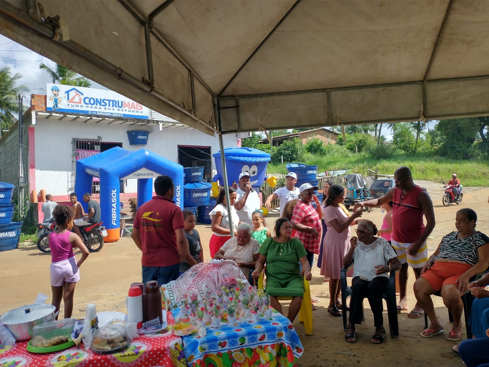 Vereador Xuxu promove evento na localidade do Tanque Senzala, em Santo Amaro, em homenagem ao Dia das Mães - Foto: Reprodução