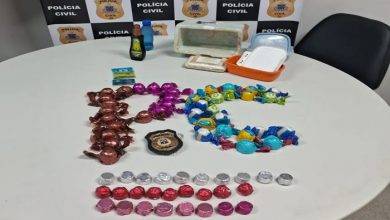 Mulher é presa em flagrante vendendo trufas recheadas com drogas - Foto: Ascom PC
